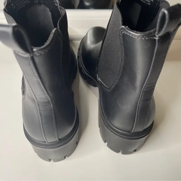 Madden Girl Tessa Lug Sole Platform Slip On Chelsea Ankle Boots - Picture 7 of 10